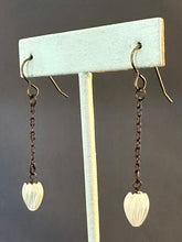 Load image into Gallery viewer, Jasmine MOP Earrings 3