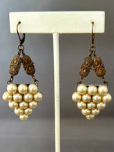 Load image into Gallery viewer, Antonia Earrings
