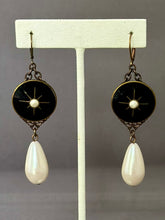 Load image into Gallery viewer, Estelle Earrings
