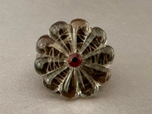Load image into Gallery viewer, Flower Ring
