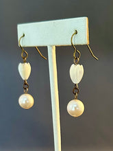 Load image into Gallery viewer, Jasmine MOP Earrings 2- Cream Pearl
